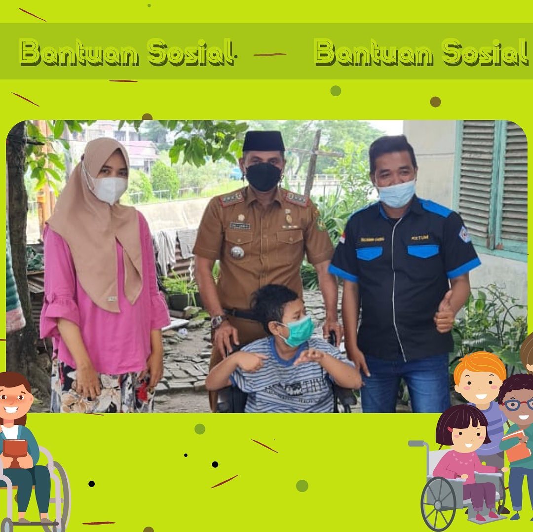 Bapak Camat Medan Johor Zulfakhri Ahmadi,S.Sos Memberi Bantuan Kepada seorang anak berusia 10 tahun yang tidak bisa berjalan sejak usia 1 tahun