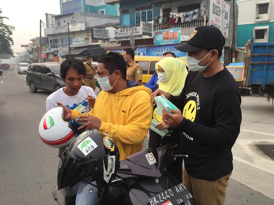 Johor Peduli Seluruh Jajaran Kecamatan Medan Johor Membagikan Masker gratis Kepada Masyarakat  Kota Medan